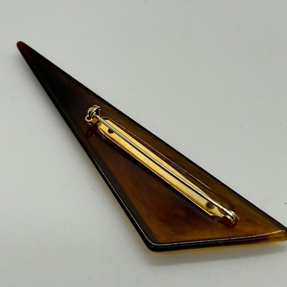 Vintage Lucite Brooch UV Reactive Amber Marbled Triangular Mid Century Modern - Picture 7 of 13